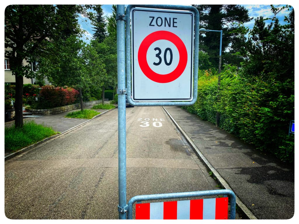 Foto Strassenschild Zone 30